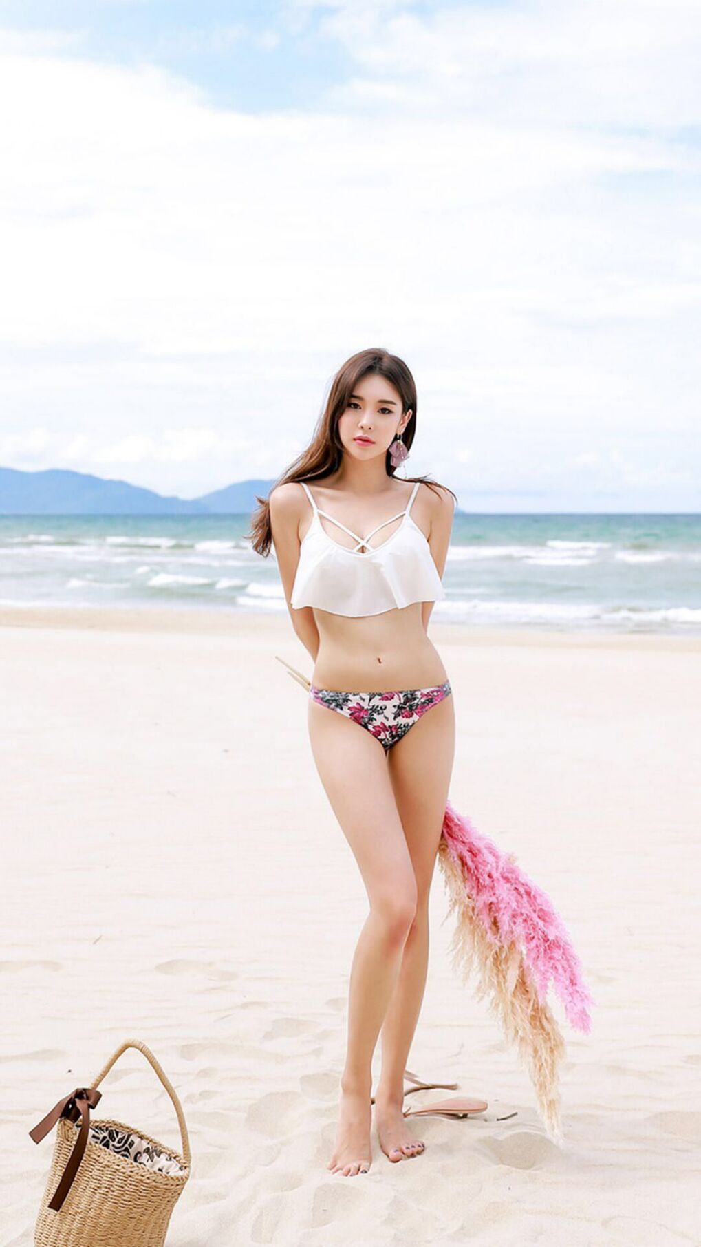 “战术深度：不同教练的战术大比拼”，教练在布置战术时讲到了常用的比赛阵型