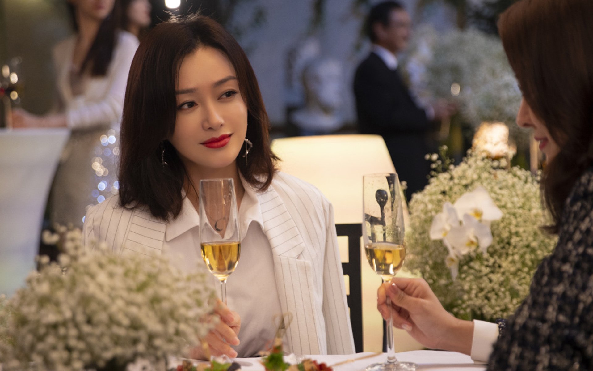 球员是否应定期接受慈善培训，球员就应该在