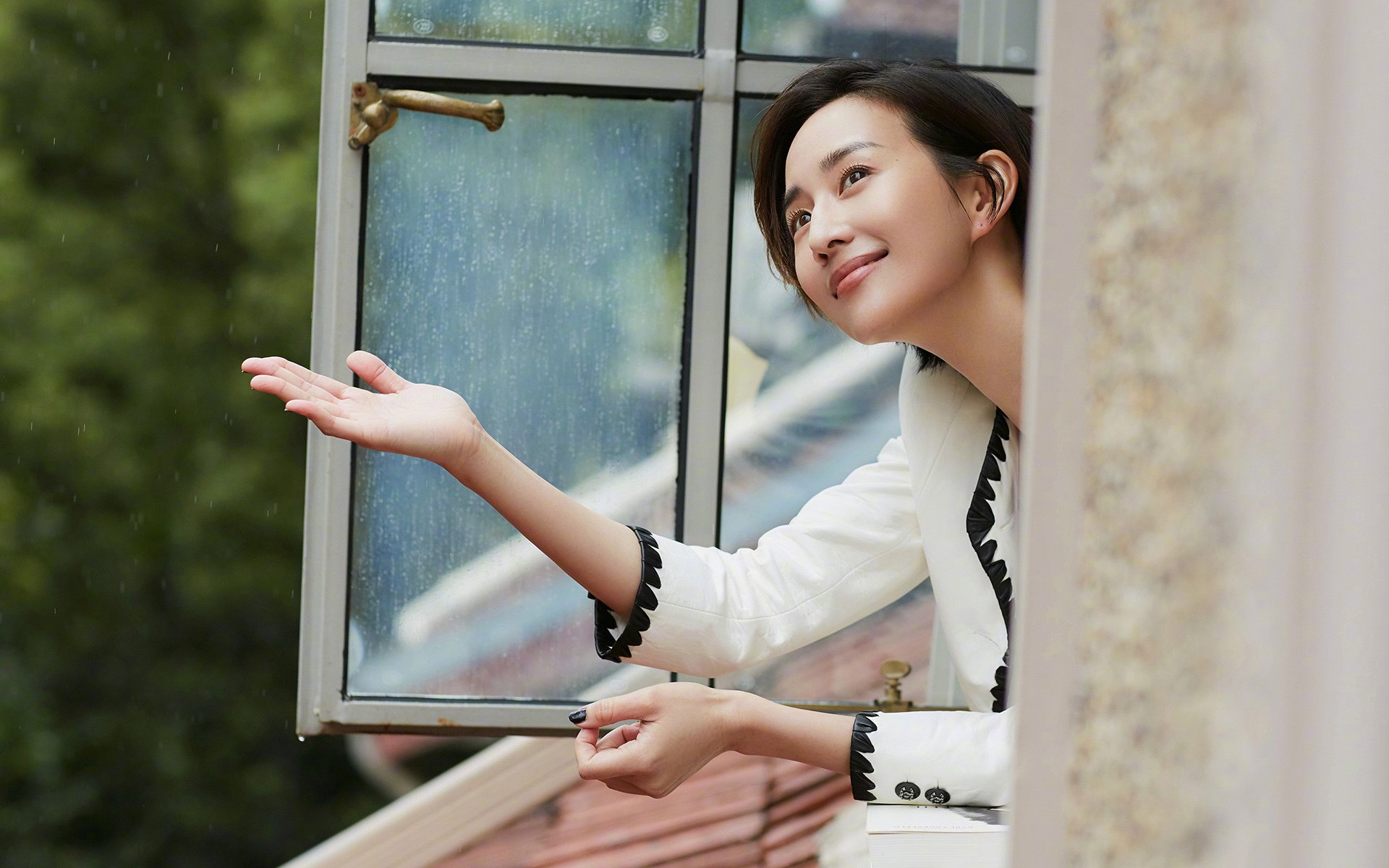 美队仰泳表现稳定 稳居前三，美队on your left