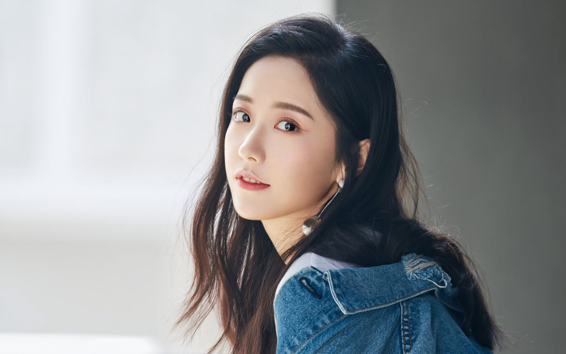 奥地利仰泳节奏控制出色，澳大利亚女子仰泳冠军